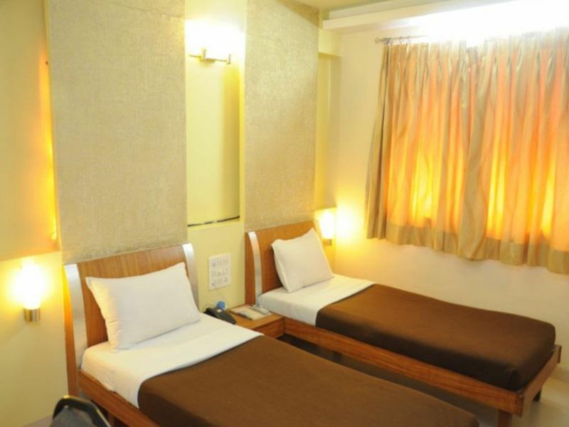Parth Residency Hotel Ahmedabad Ngoại thất bức ảnh