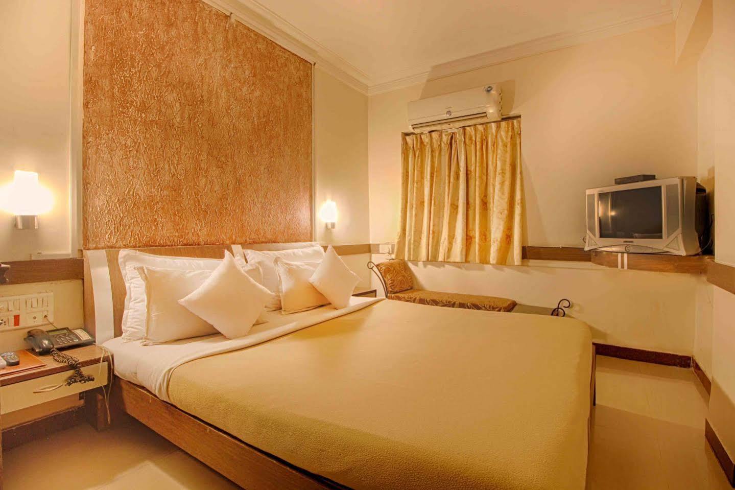 Parth Residency Hotel Ahmedabad Ngoại thất bức ảnh